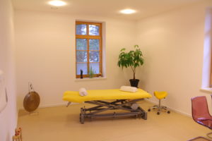 Liege mit Kissen in der Praxis